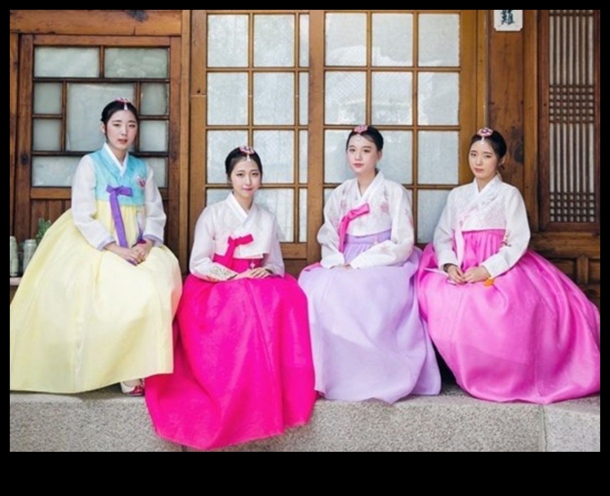 Hanbok Harmony: Sanatta Geleneksel Kore Giysileri